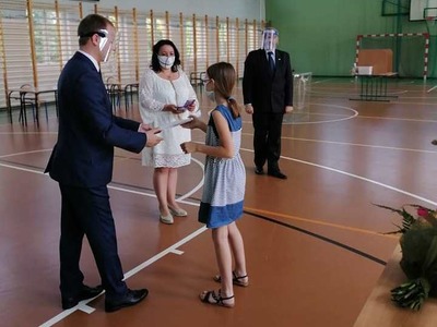  (photo)