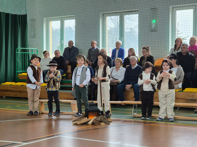  (photo)