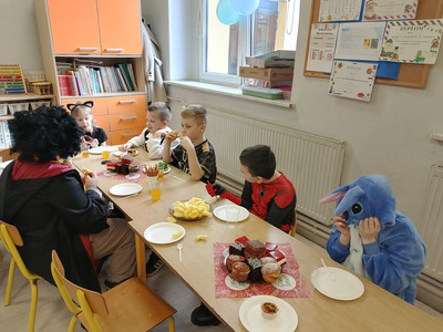  (photo)