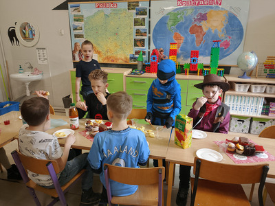  (photo)