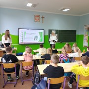 Wizyta pracownic banku w klasach 1–3